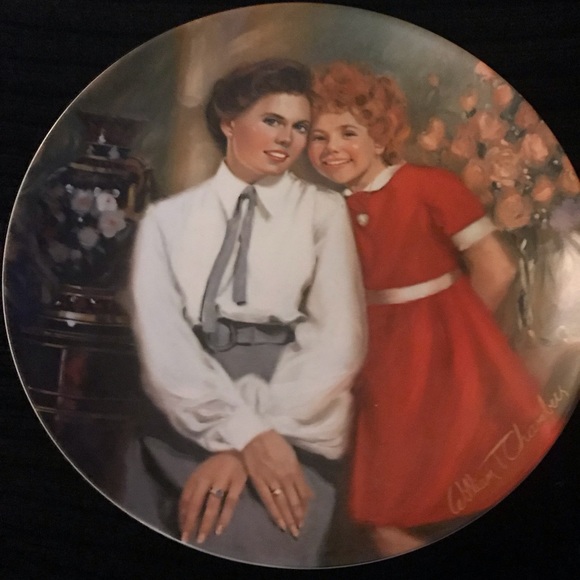 Vintage Knowls collectible plate, “ Annie and Miss Hannigan” - Picture 1 of 9